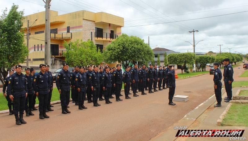 Polícia Militar do 10º Batalhão realiza solenidade em comemoração ao Dia da Bandeira Nacional